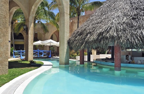Hotels in Cuba with a Swim-Up Bar - Melia Las Americas