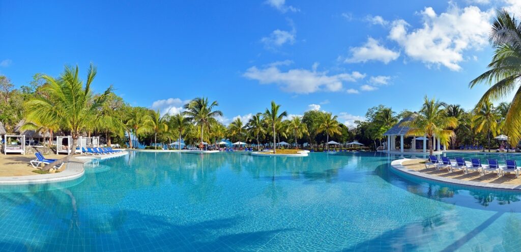 Hotels in Cuba with a Swim-Up Bar - Paradisus Rio De Oro