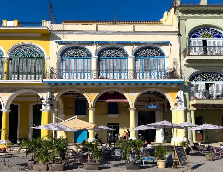 spots to grab breakfast in Havana - Café Estancia Bohemia
