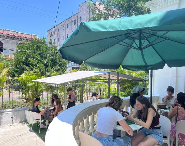 spots to grab breakfast in Havana - café El Kanda