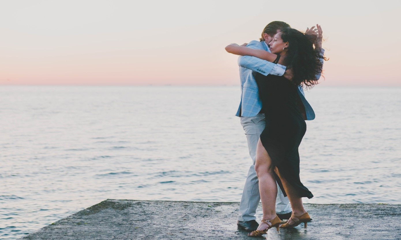 A couple dance by the Malecon in Havana